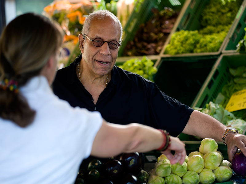 image of older adults learning about good nutrition